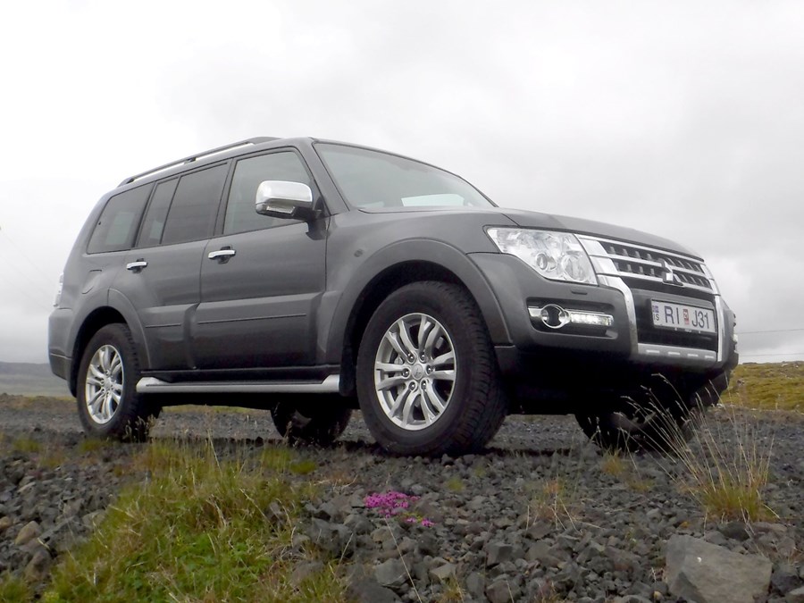 Mitsubishi Pajero með 3,2 lítra 190 hestafla vél.