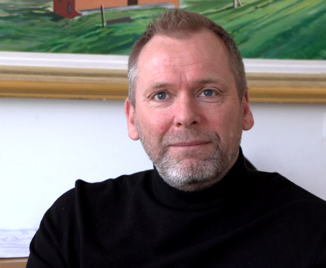 Flugvöllurinn malbikaður