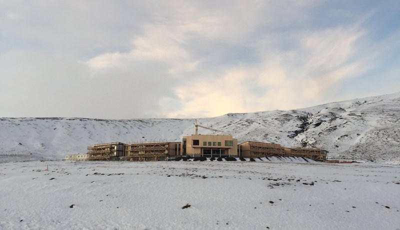 Tvö hótel úr timbri