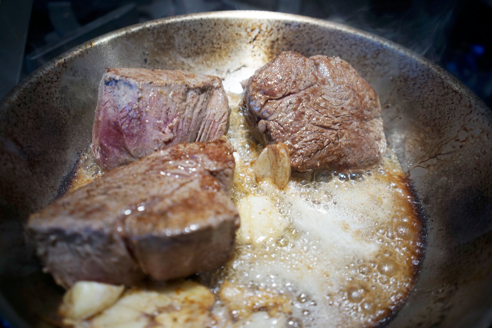 Nautalund með hvítlauks- og kryddjurtasmjöri