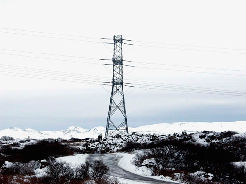 Hundra&#240; millj&#243;nir kr&#243;na settar &#237; lagningu rafstrengja &#237; j&#246;r&#240;u