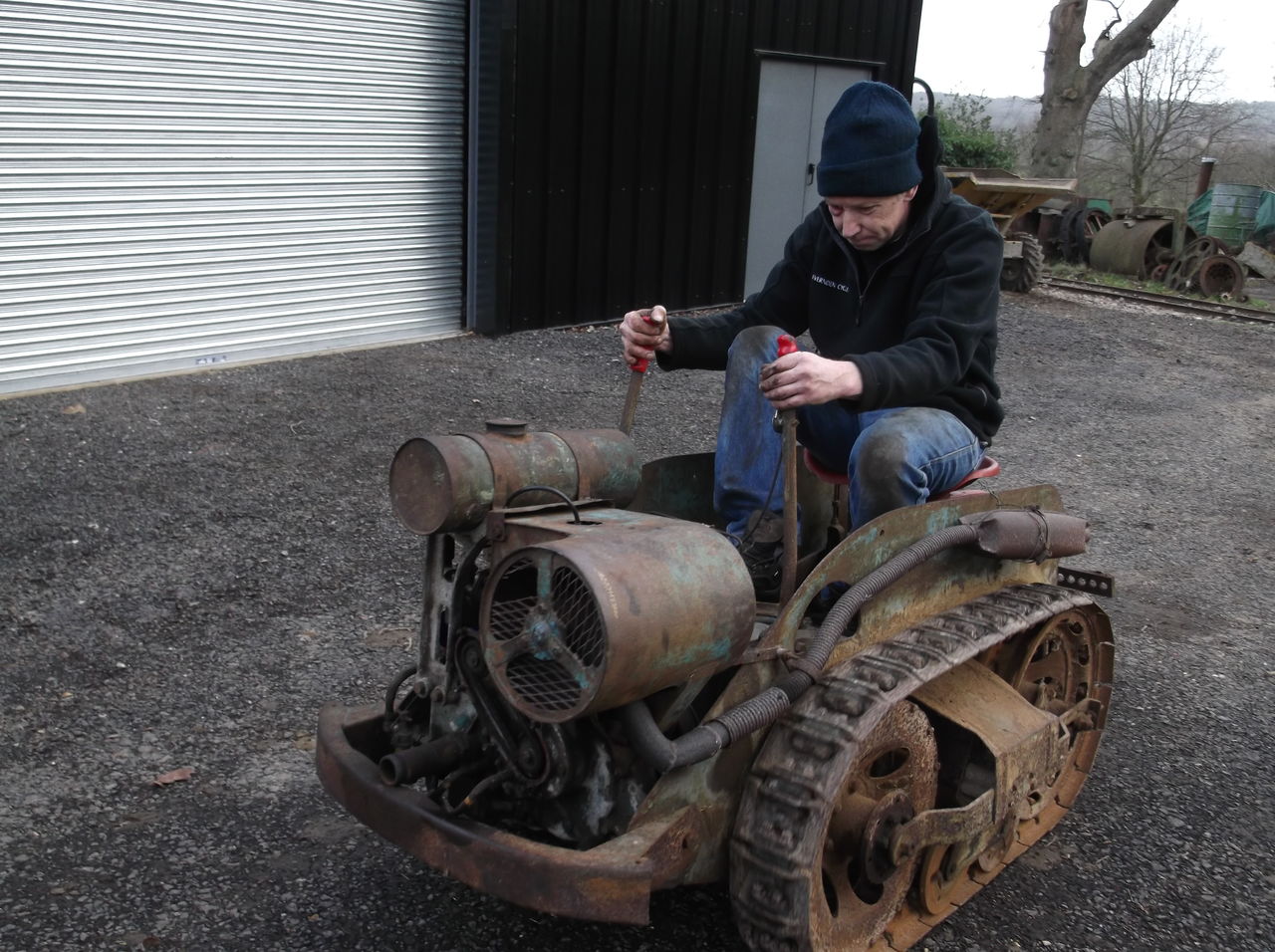 Ransomes-sm&#225;traktor fyrir gar&#240;yrkjumenn