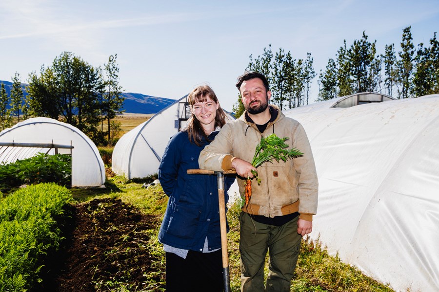 Áslaug Einarsdóttir og Nicholas Ian Robinson reka gróðrarstöðina Reykjalund í Grímsnesi. Þeirra sérstaða felst í því að vera með fjölbreytt árstíðabundið grænmeti sem ræktað er með vistvænum aðferðum. 
