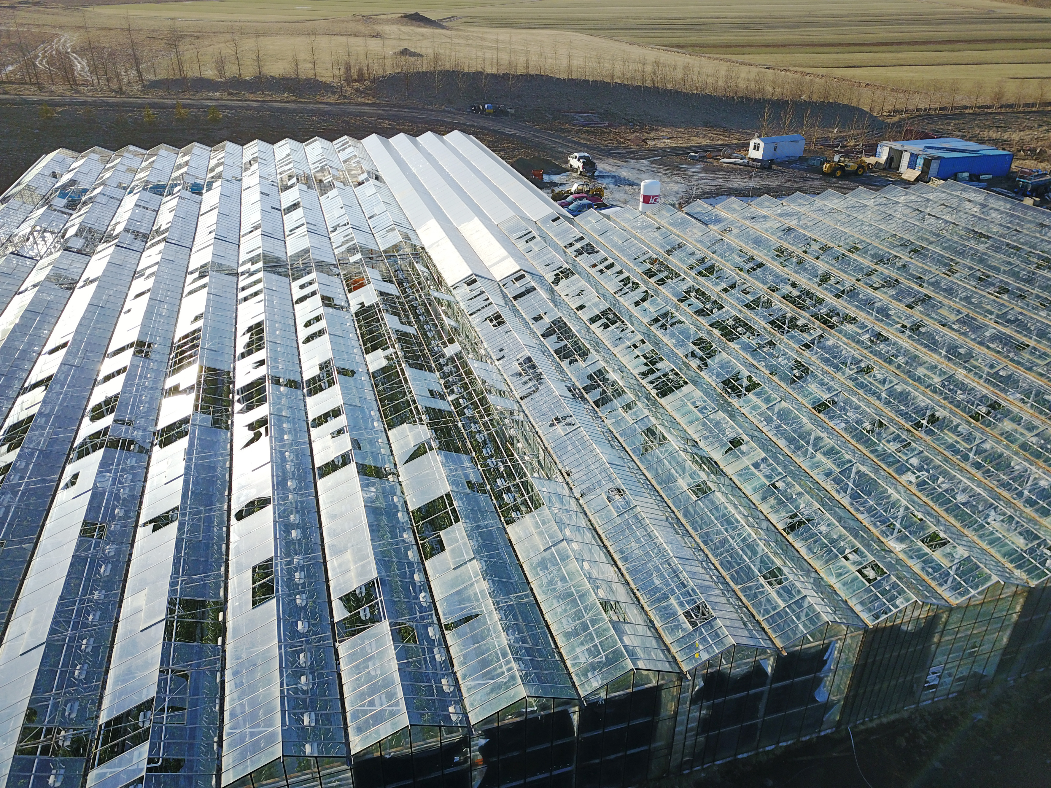 Allt brotið og bramlað eftir óveðrið og tjónið hátt í 100 milljónir króna