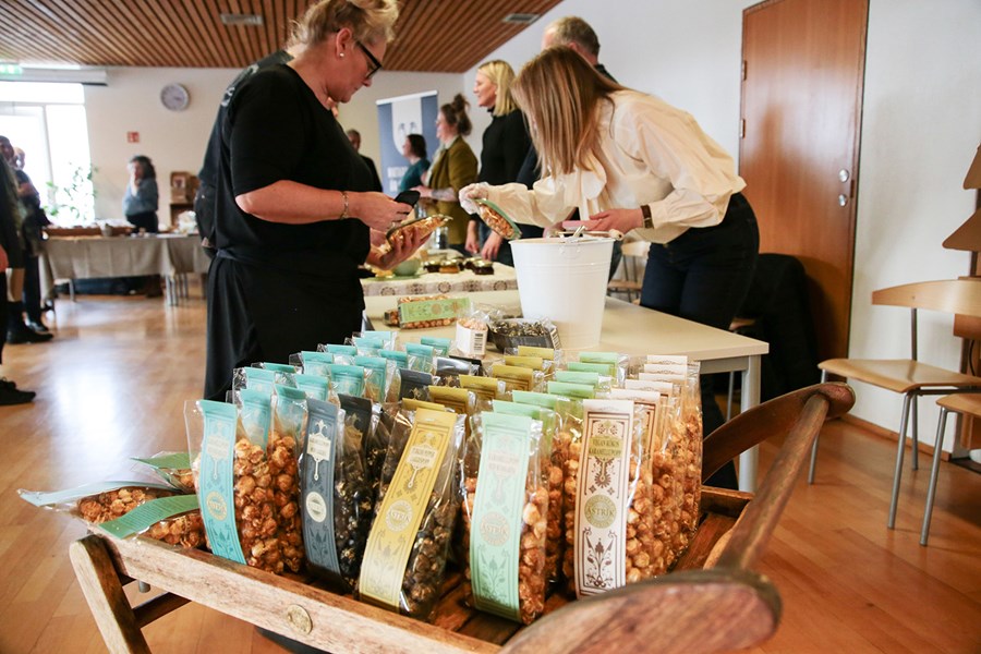 Sælkerapoppkornið Ástrík Poppkorn. Ásthildur Björgvinsdóttir þróaði það heima hjá sér í eldhúsinu en færði sig svo yfir í Matarsmiðju Matís fyrir framleiðsluna.