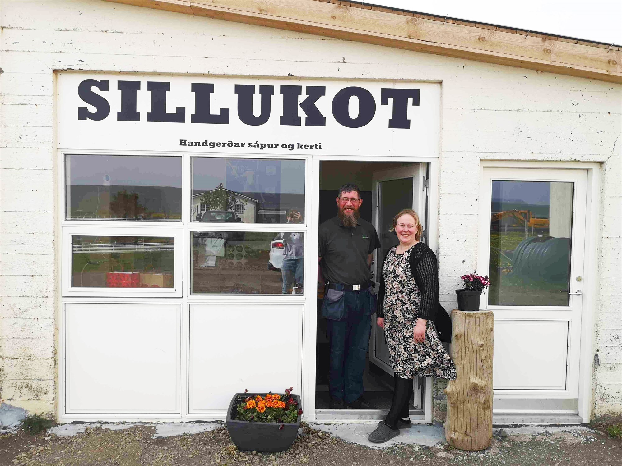 Innréttuðu gamla vélaskemmu  og framleiða þar sápur og kerti