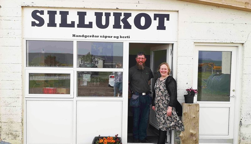 Innréttuðu gamla vélaskemmu og framleiða þar sápur og kerti