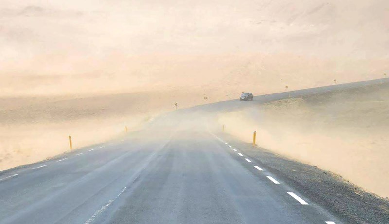 Heilmikið rof, sandskaflar á girðingum og tjón á bílum