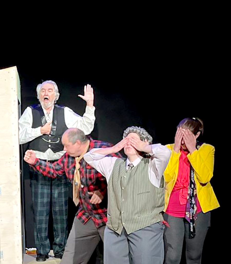 Enginn ætti að verða svikinn af dagstund í Aratungu, hvorki börn né fullorðnir.