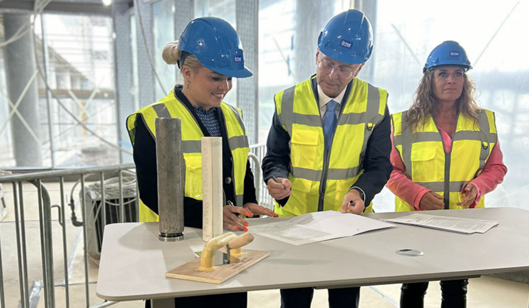 Nýr hornsteinn lagður að Sögu