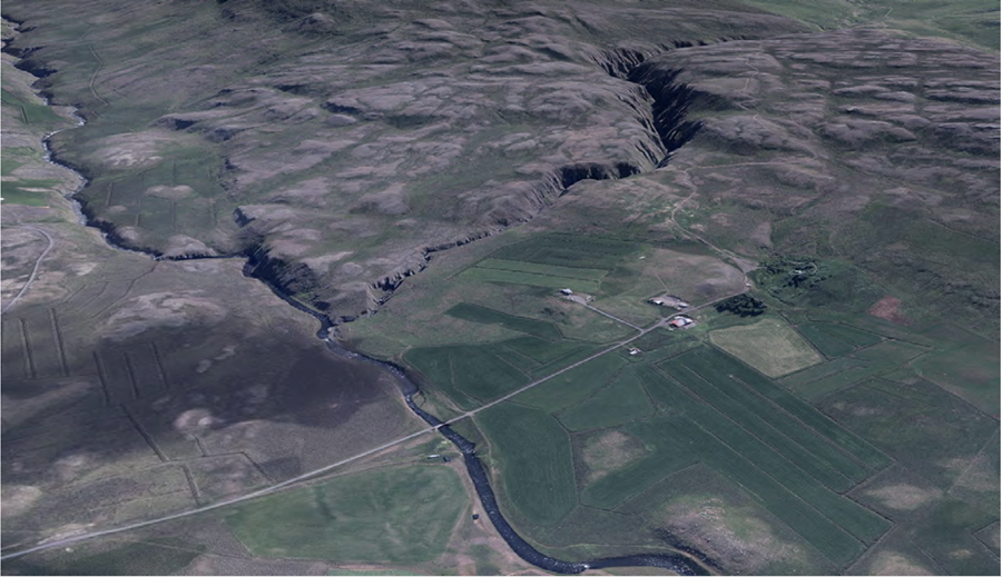 Gilhagi í Lýtingsstaðahreppi í Skagafirði, en þar fæddist Indriði G. Þorsteinsson rithöfundur þann 18. apríl 1926. Fremst rennur Svartá en Gljúfurá fellur í gljúfrum sínum ofan úr Gilhagadal og í Svartá. Myndin er skjáskot af þrívíddarlíkani.  