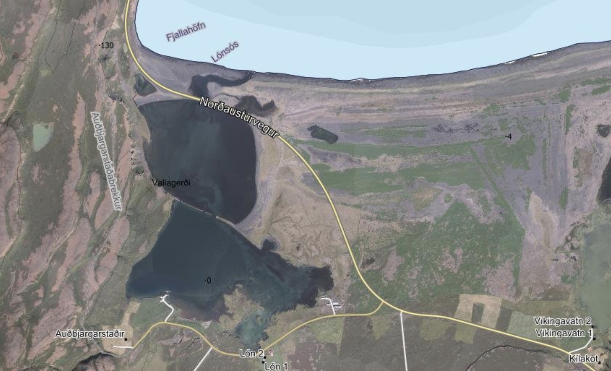 Laxaseiði struku úr laxeldisstöð