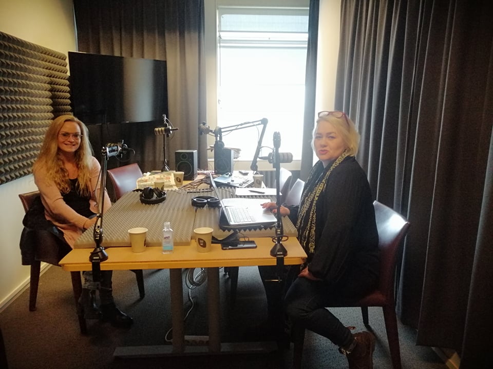 Selma Björnsdóttir í kántrífíling í Hlöðunni