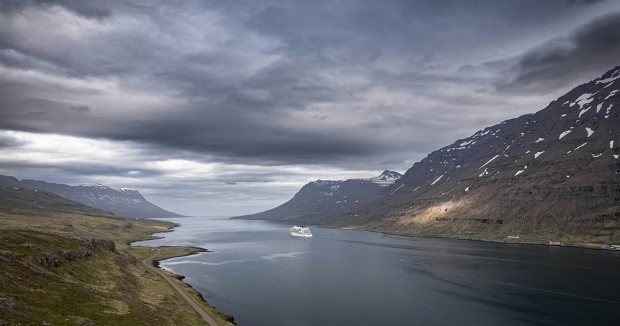 Horft út Seyðisfjörð. 