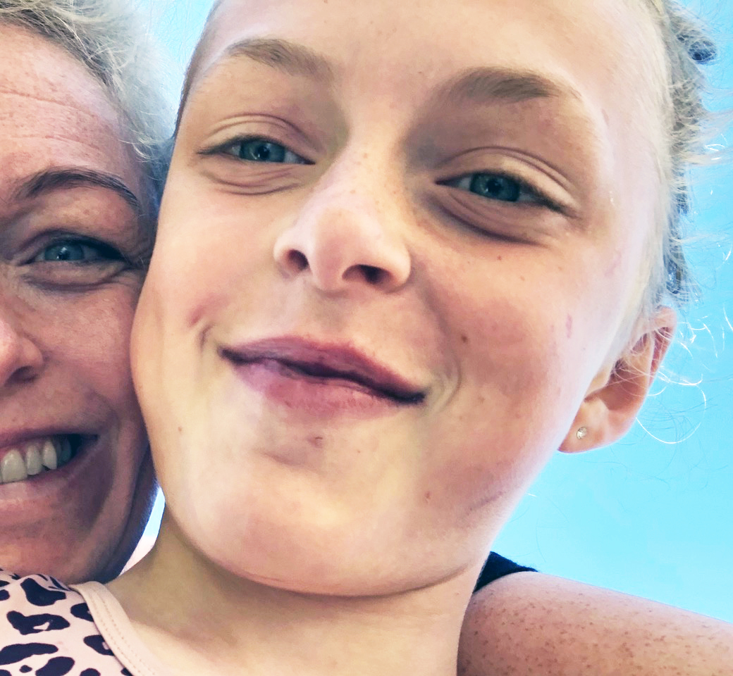 Æfi sund og spila á gítar