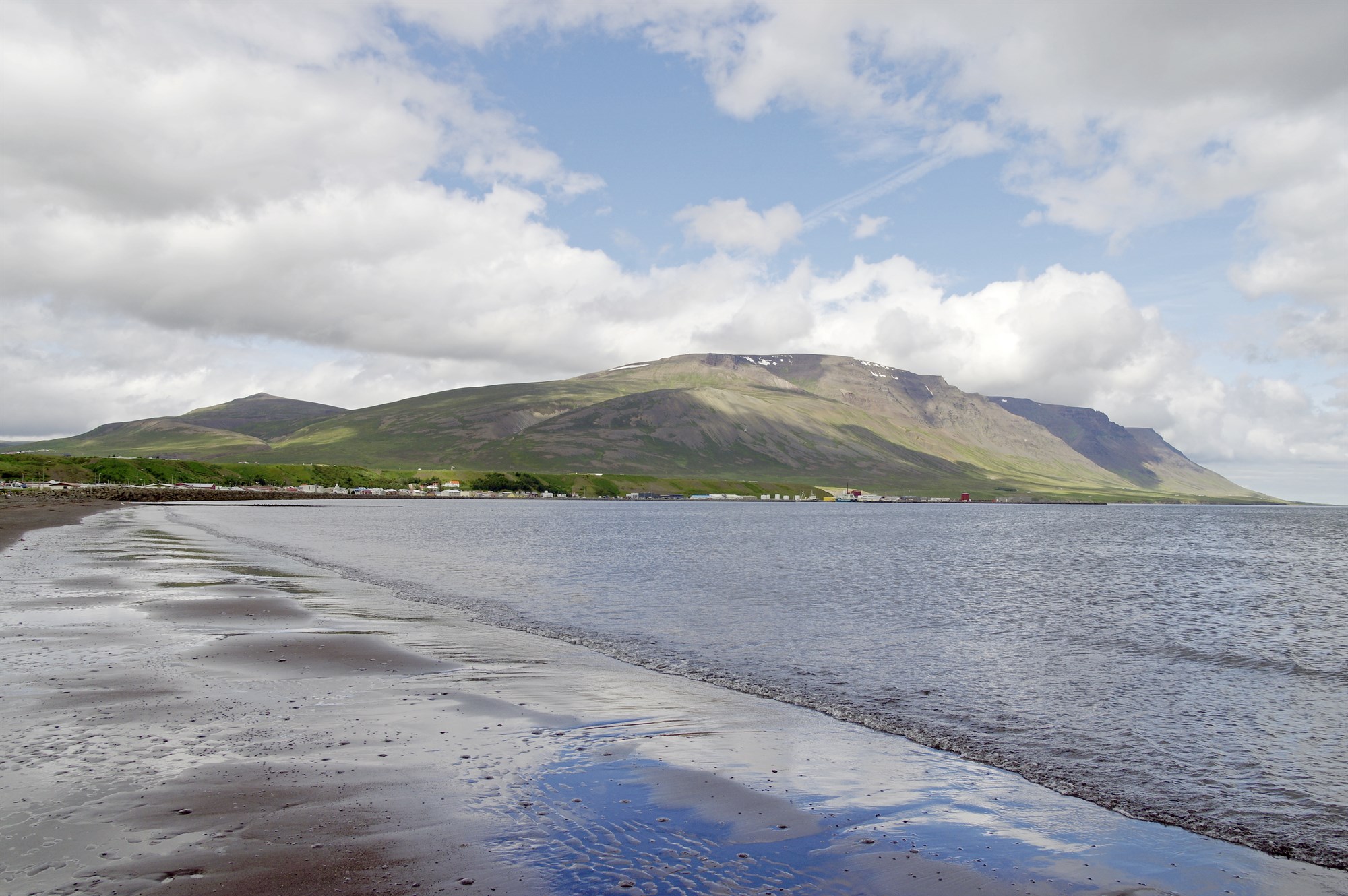 Meirihluti íbúa vill formlegar viðræður um sameiningu