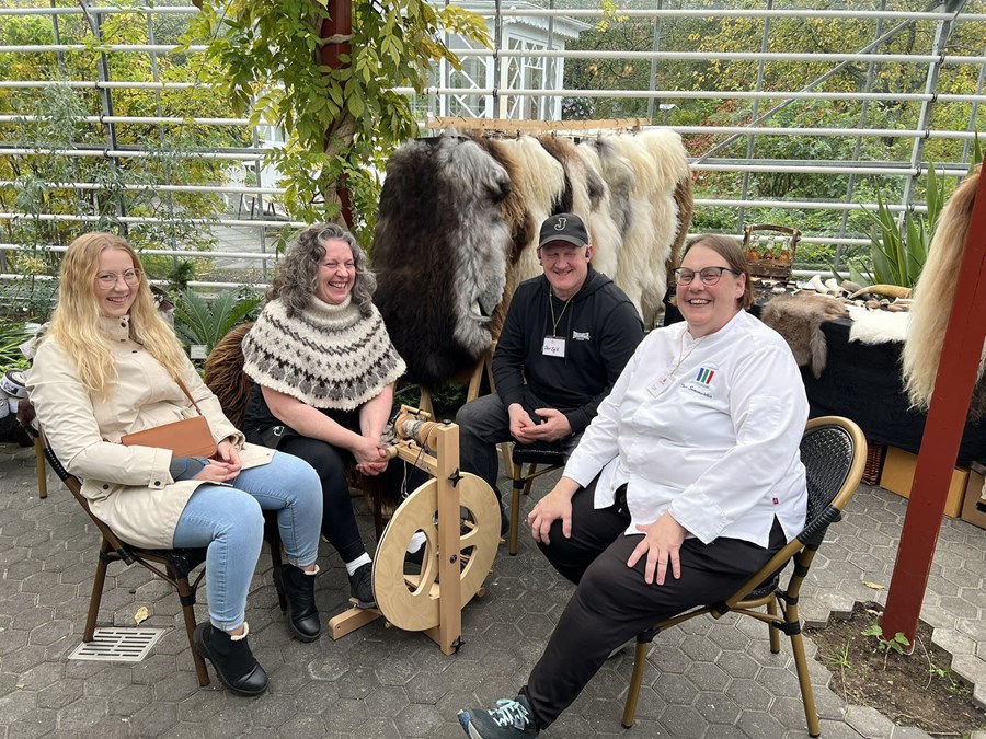 Gleðistund stund hjá Rúnalist og Drekagulli. Álfrún Lilja Þórarinsdóttir, Sigrún Helga Indriðadóttir, Jón Egill Indriðason og Dóra Svavarsdóttir formaður Slow Food á Íslandi. 