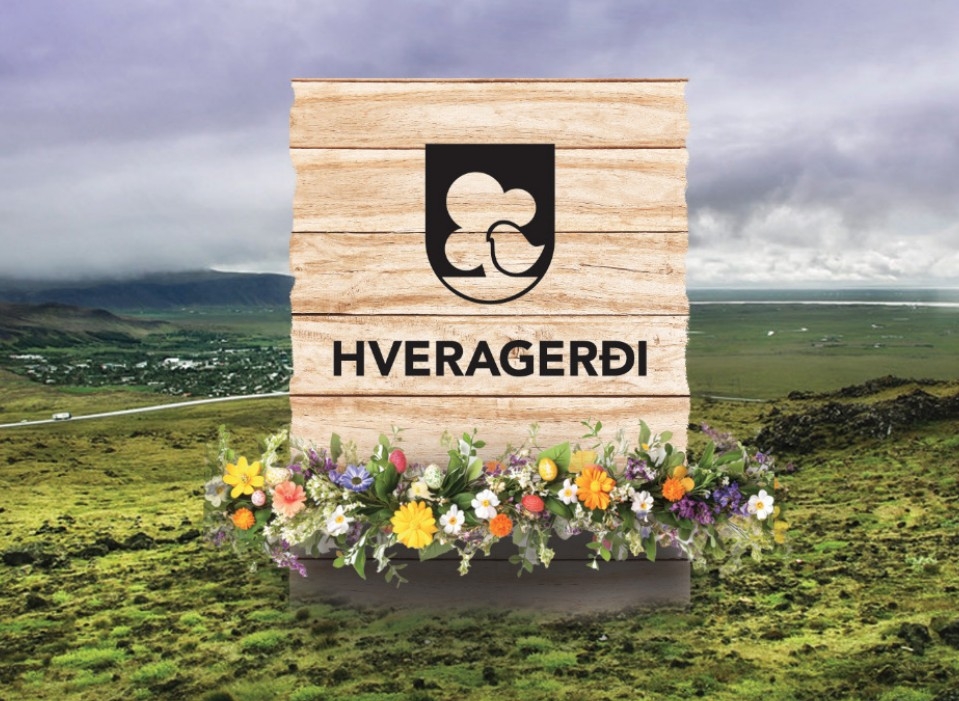 Bæjarskilti fyrir neðan Kambana