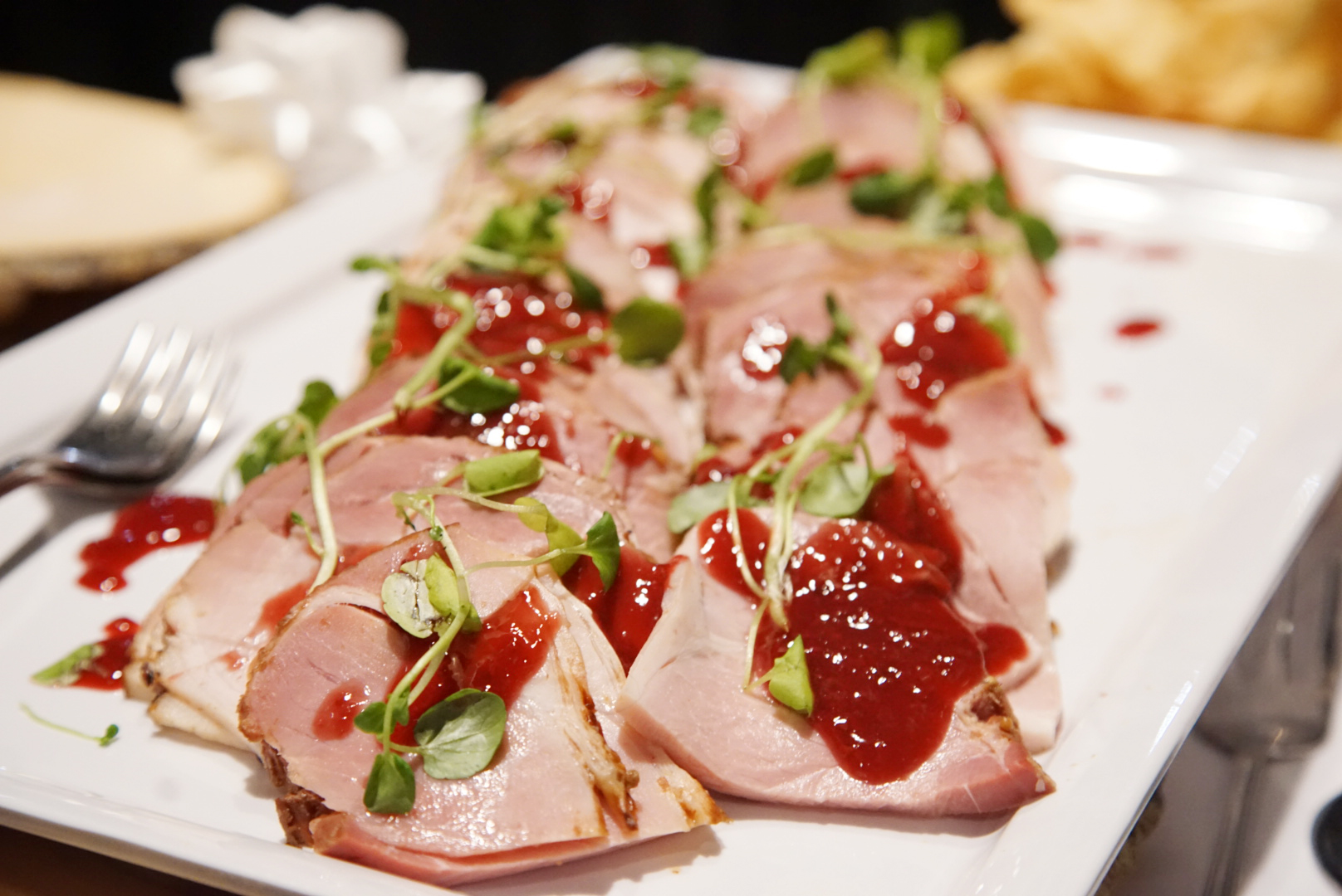 Laxa-sashimi, gljáð jólaskinka – og perur soðnar í kir royal