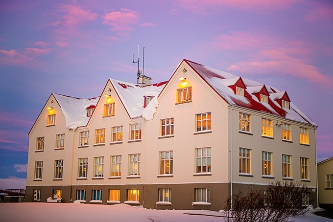 Falleg vetrarmynd af Framhaldsskólanum á Laugum í Reykjadal, sem fagnar 100 ára afmæli sínu 25. Október en hann var einmitt settur fyrsta vetrardag 1925 í fyrsta sinn. 