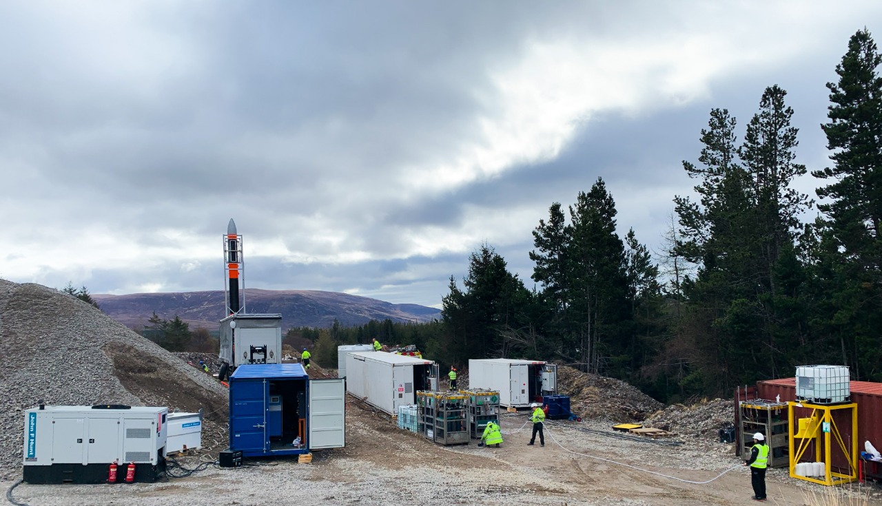 Eldflaug skotið frá Sauðanesi