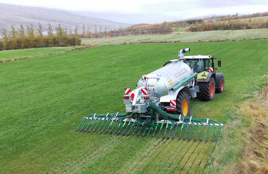 Á árinu hafa selst hátt í tuttugu kerfi sem ýmist eru kölluð niðurlagningarbúnaður eða slöngudreifingarkerfi. Til ársins í ár hefur salan á kerfum sem þessum verið óveruleg.