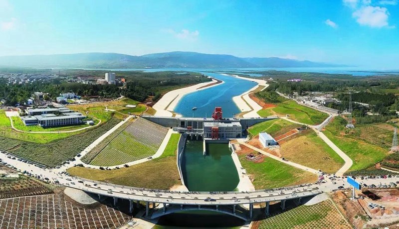 Risaverkefni í vatnsöflun með flutningi á heilu stórfljótunum á milli landshluta