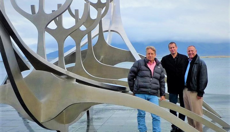 Upphefðin kemur að utan