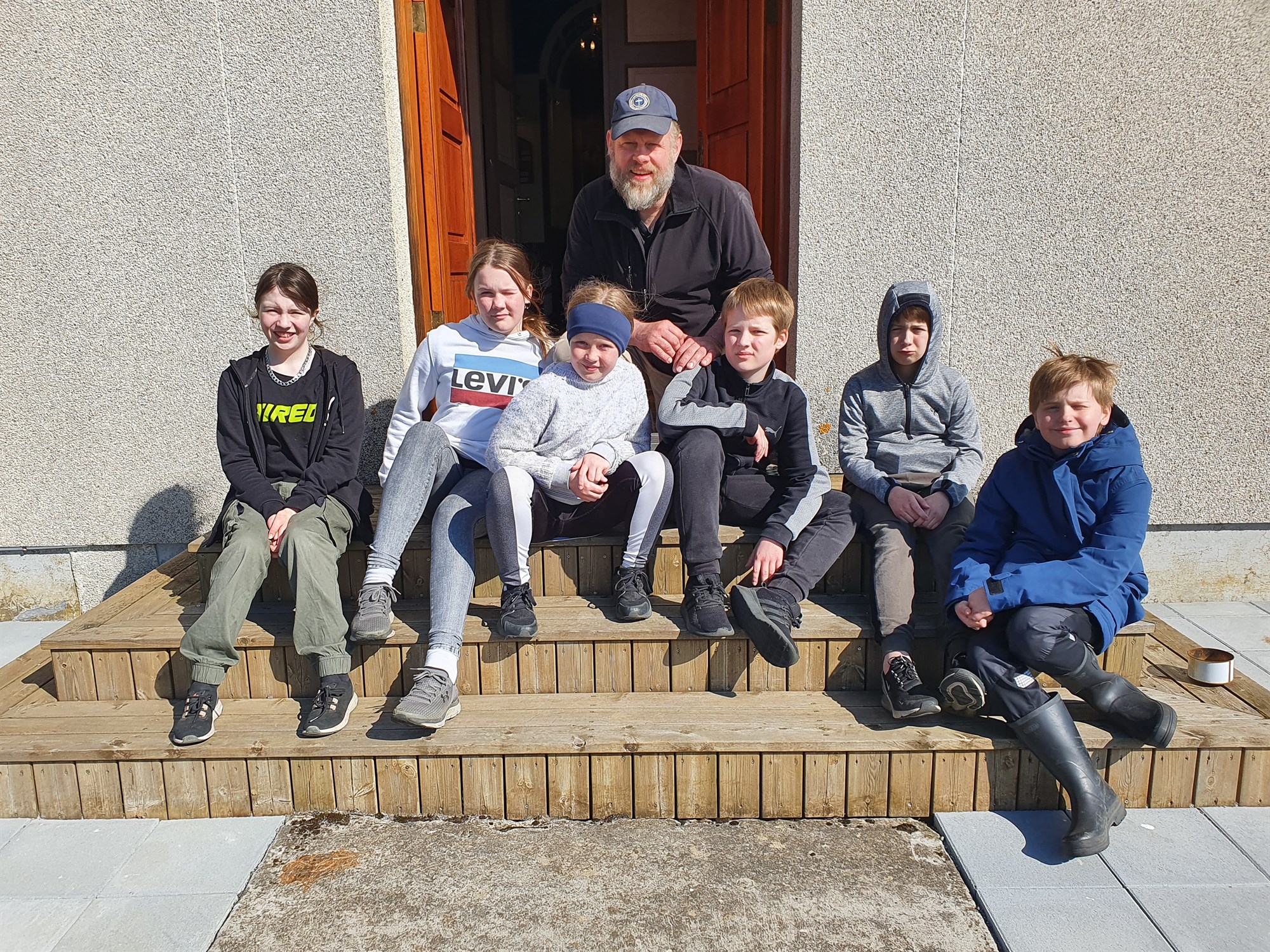 Heimsóttu kirkju, bílaverkstæði og tóku á móti sprengjudeildarmönnum Landhelgisgæslu