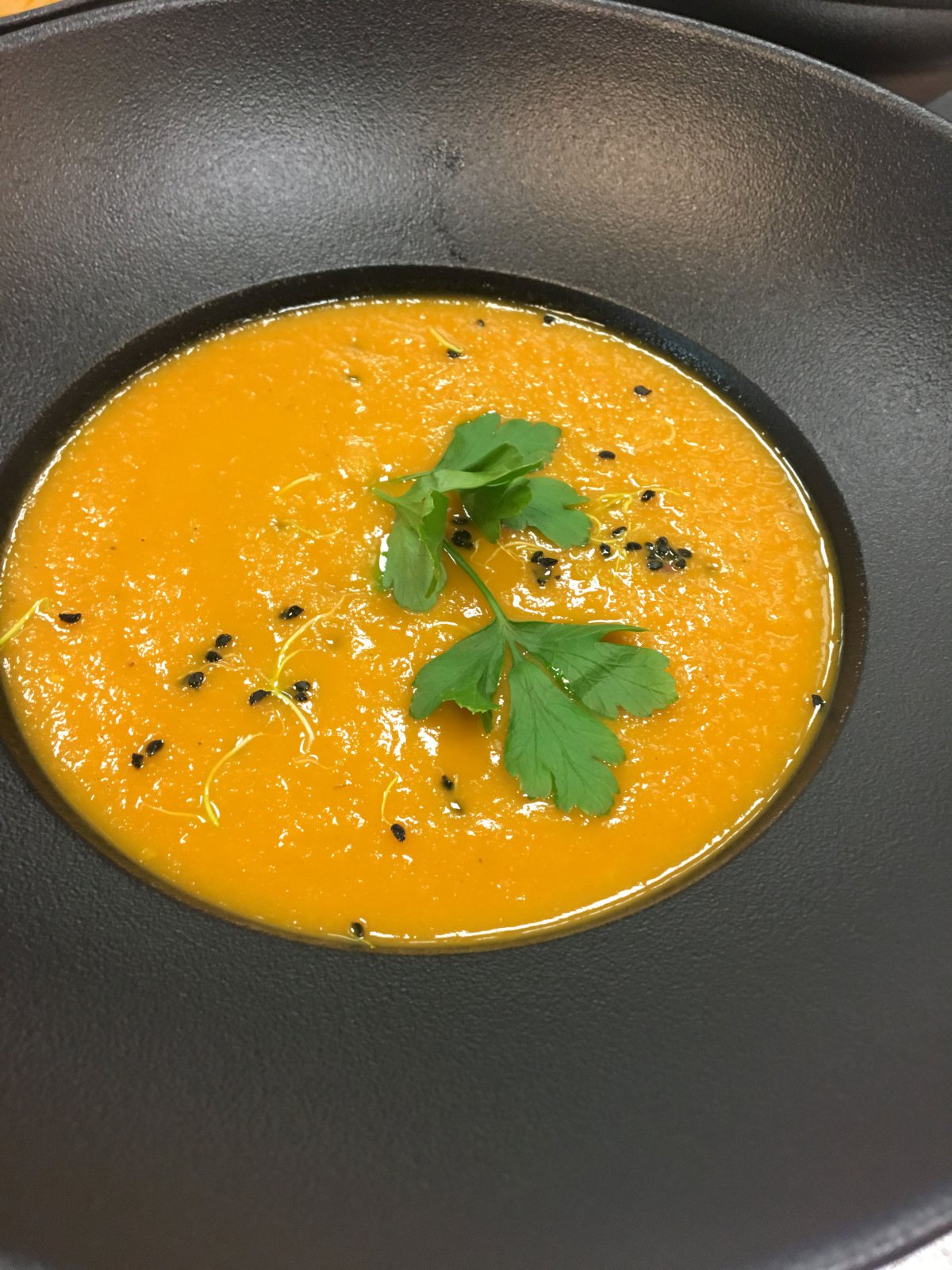 Vegan gulrótarsúpa og gufubakað brauð