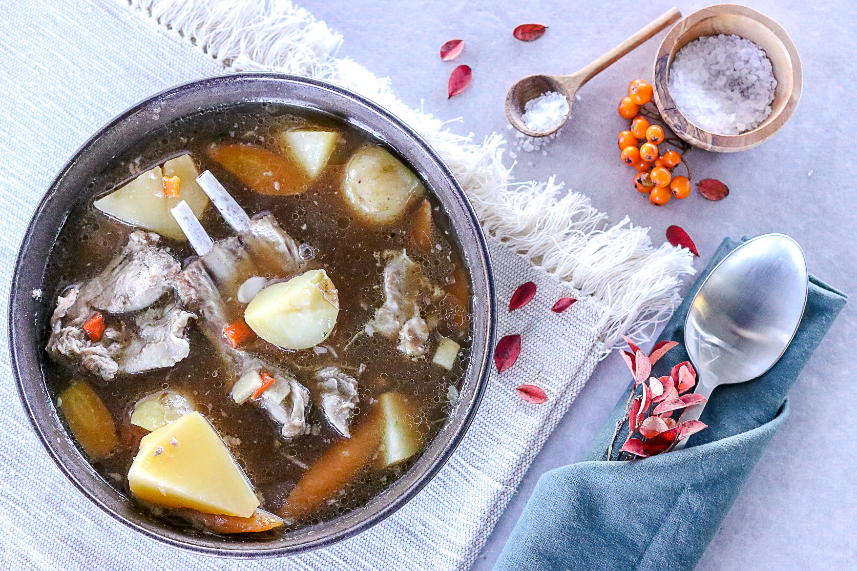 Eldar kjötsúpu í beinni