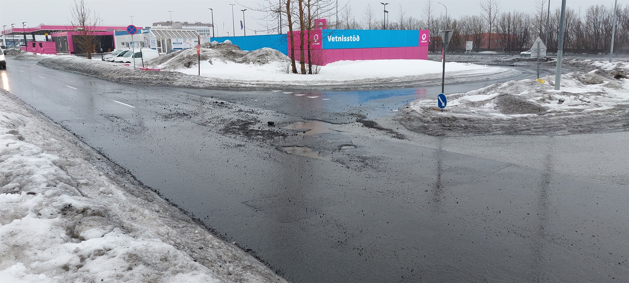 Skelfilegt ástand á mörgum malbikuðum vegum