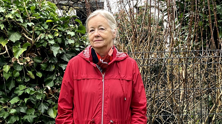 Þórhildur Ólafsdóttir, rithöfundur og doktor í frönskum bókmenntum og málvísindum, hefur búið í Strasbourg í Frakklandi í áratugi. Hún rifjar upp jólahald bernsku sinnar á Íslandi og gefur innsýn í franska siði. 