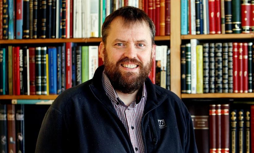 Þóroddur Bjarnason, prófessor við Háskólann á Akureyri, stýrir rannsókninni Byggðafesta og búferlaflutningar: Íslensk sveitasamfélög.