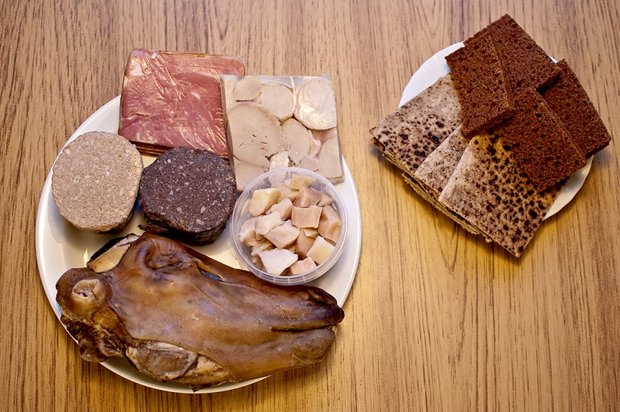 Hrútspungar og heimagerð BBQ-sósa