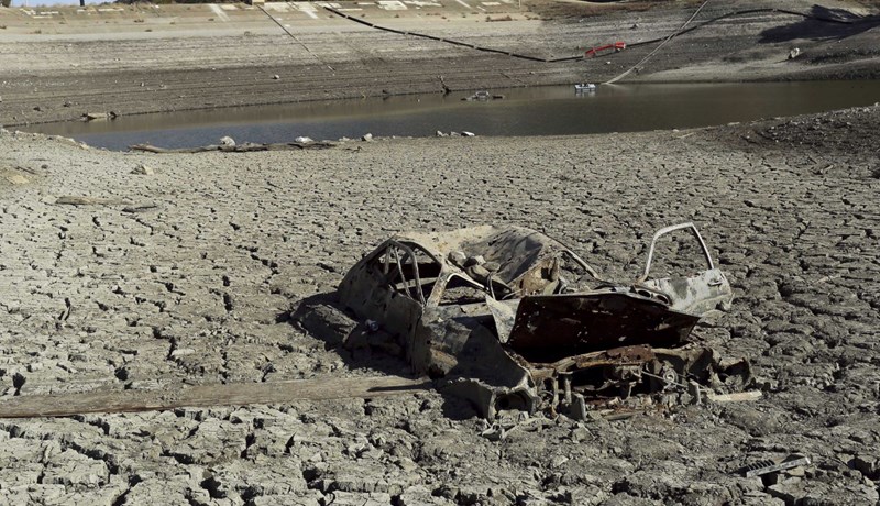 Ræktarland og mannvirki skemmast vegna landsigs