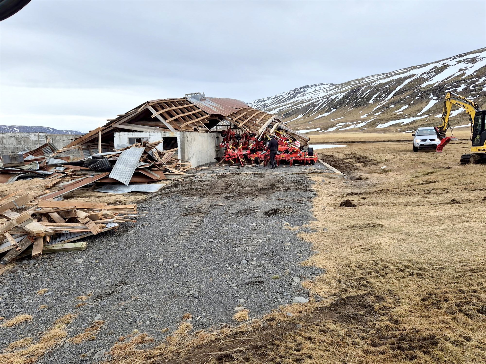 Hlaða hrundi í Borgarfirði