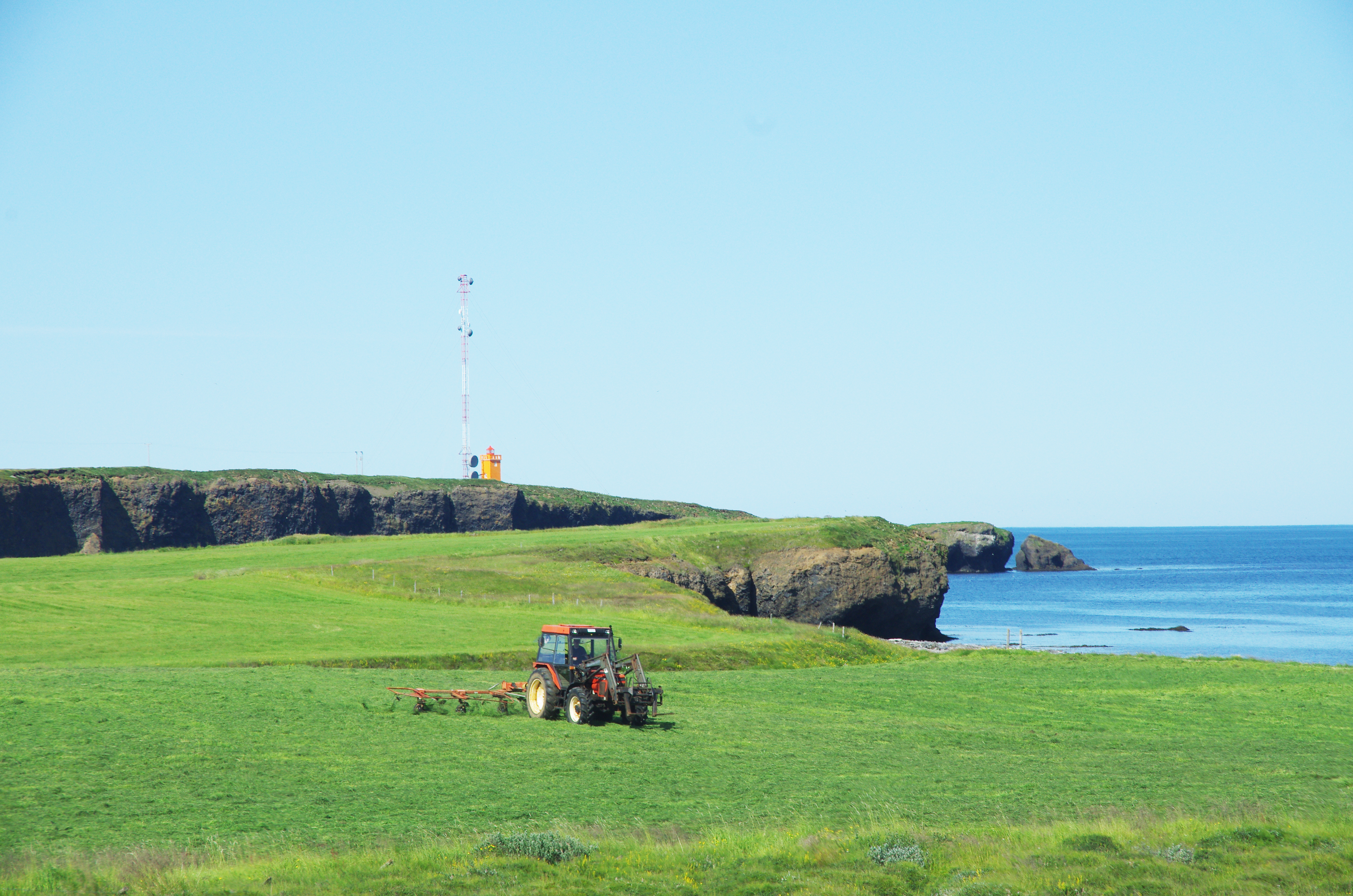 Segir sig úr Sambandi íslenskra sveitarfélaga og Eyþingi