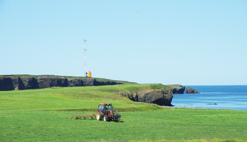 Segir sig úr Sambandi íslenskra sveitarfélaga og Eyþingi