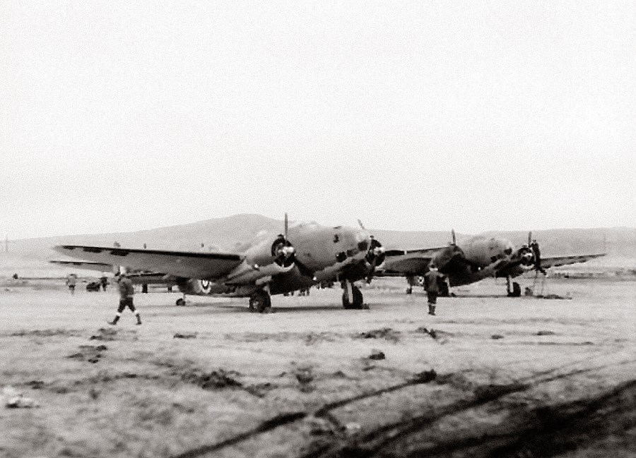Tvær af fjórum Lockheed Hudsons vélum Royal Air Force úr flugsveit 269 sem höfðu aðsetur á flugvellinum í Kaldaðarnesi við Selfoss. Fyrstu þrjár Hudson vélarnar lentu þar 12. apríl 1941. Sex dögum seinna brotlendi fjórða Hudson vélin á flugvellinum í Kald