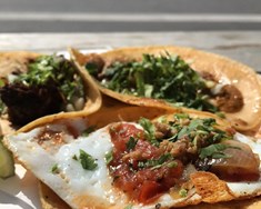 Taco-tríó með kjúklingi, rækjum og steik