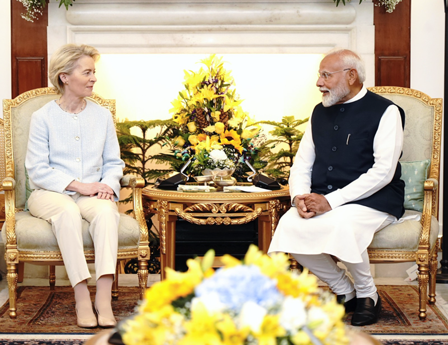 Ursula Von Der Leyen, forseti framkvæmdastjórnar ESB, og Shri Narendra Modi, forsætisráðherra Indlands, í Hyderabad House í Nýju-Delí. 
