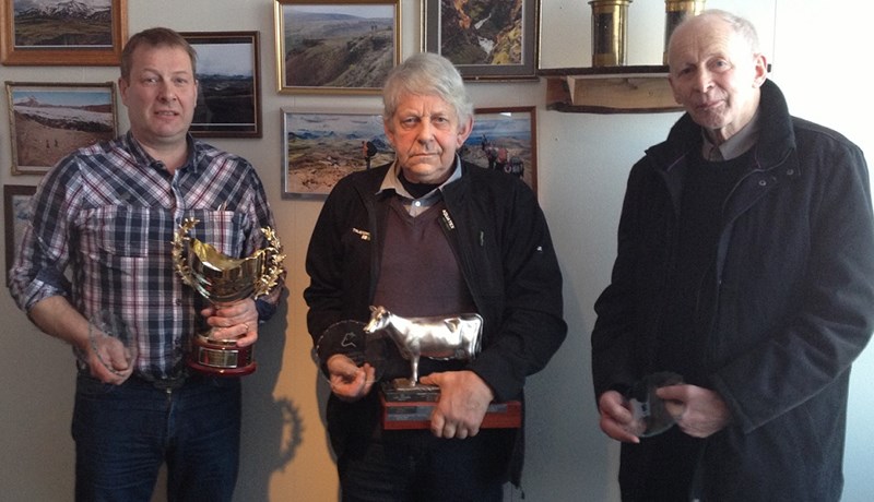 Huppustyttan afhent Ytri-Skógum