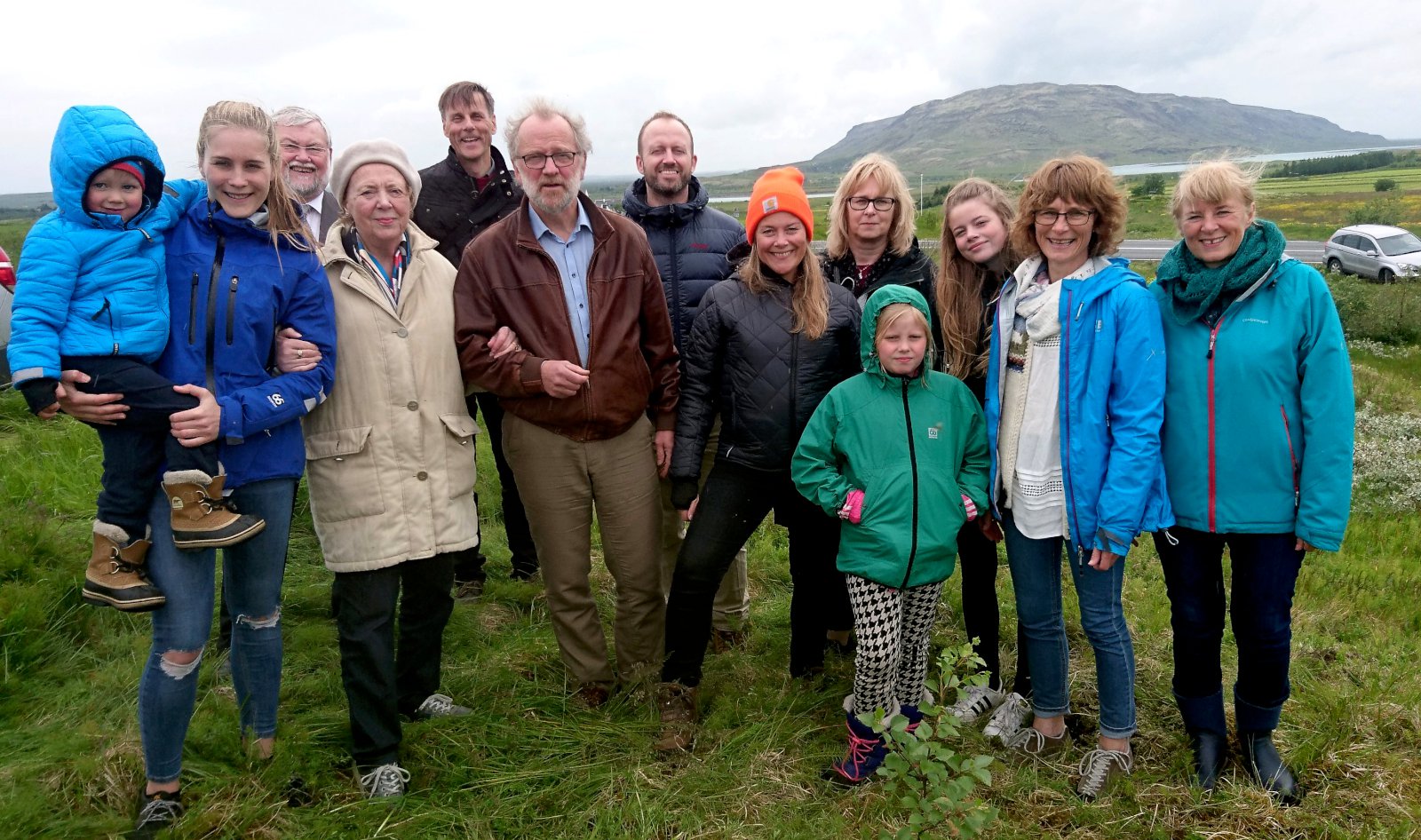 Vigdís Finnbogadóttir plantar í Skálholti