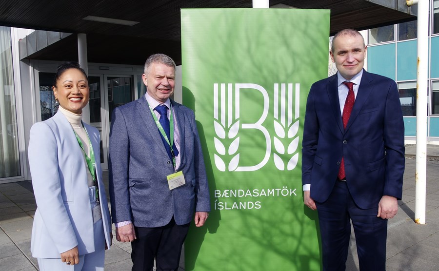 Vigdís Häsler, framkvæmdastjóri Bændasamtakanna, og Gunnar Þorgeirsson formaður tóku á móti Guðna Th. Jóhannessyni, forseta Íslands, við setningu Búnaðarþings 2022. 