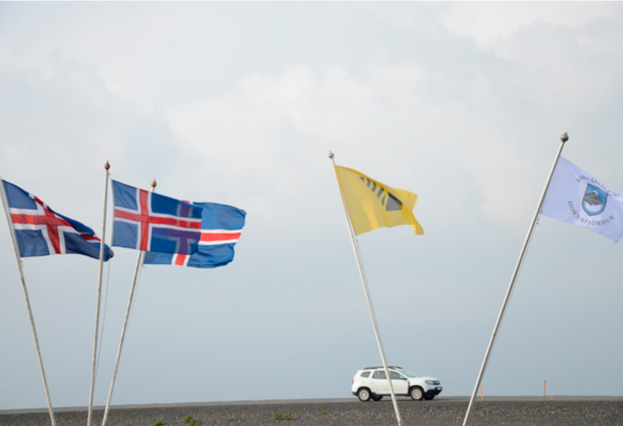 Flaggað á 50 ára afmælishátíð Hringvegar.