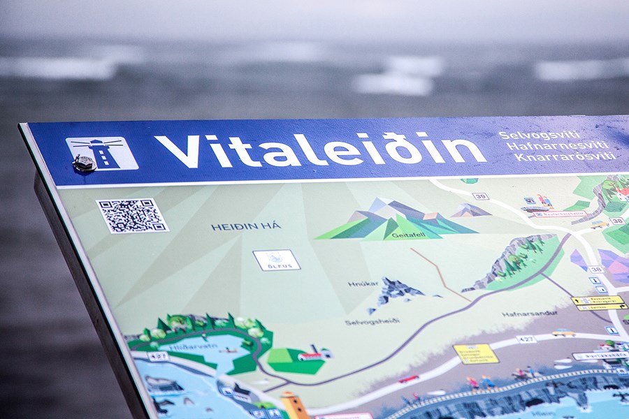 Vitaleiðin er skemmtileg gönguleið á milli þriggja vita við suðurströndina. 