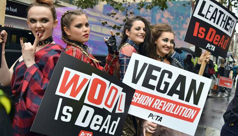 Hanna tískufatnað úr plastefnum „til að vernda náttúruna“