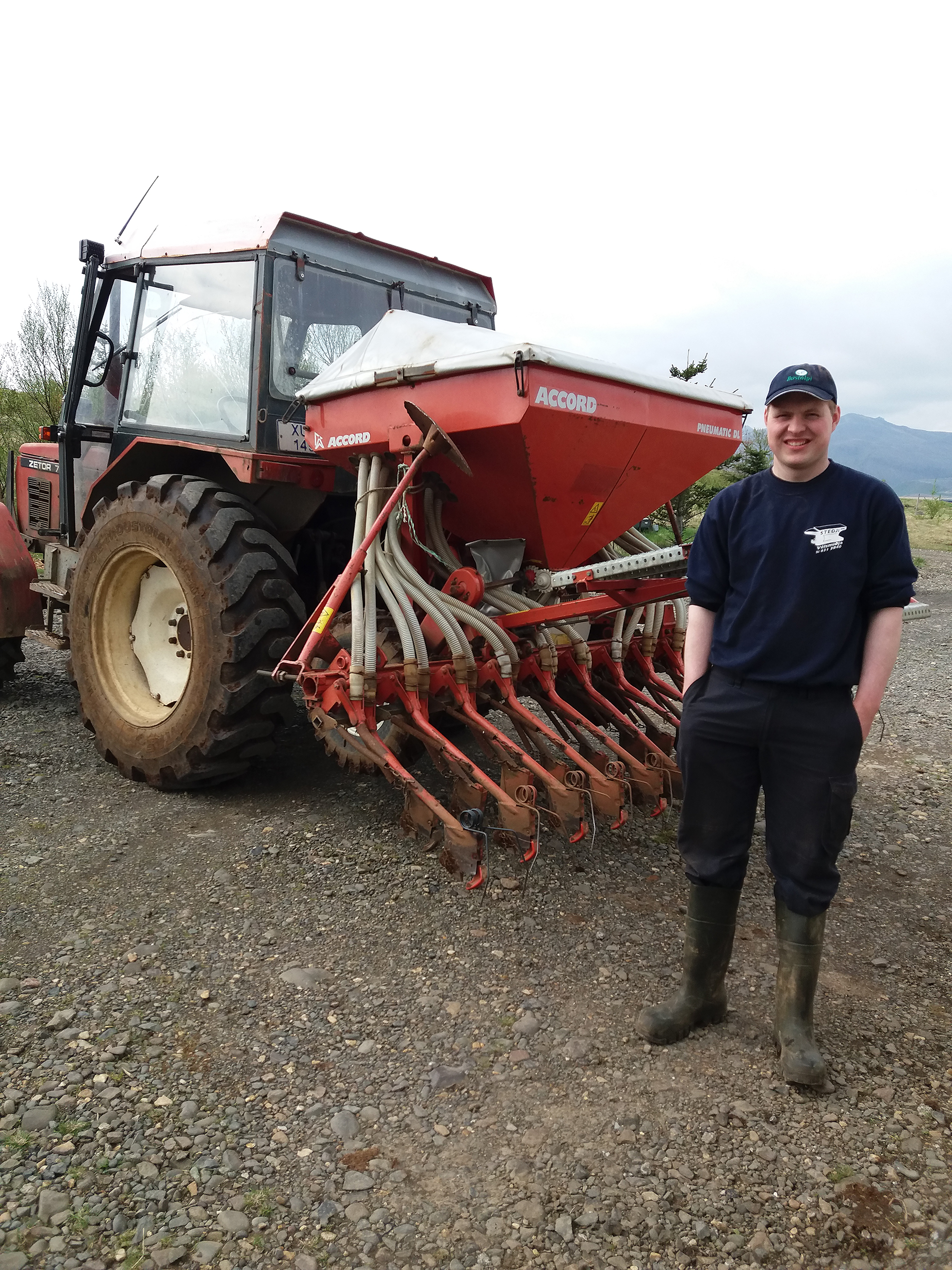 Sáði alfalfa í kvarthektara eftir að hafa lesið grein um plöntuna í Bændablaðinu