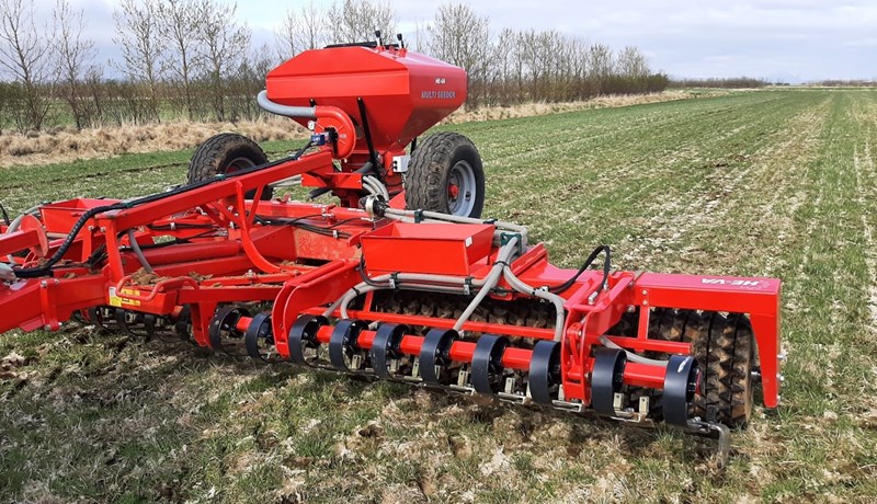 Áhrif yfirsáningar í gróin tún